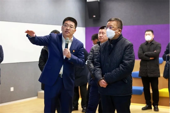 自治區(qū)副主席白清元一行蒞臨云科集團(tuán)產(chǎn)業(yè)園調(diào)研