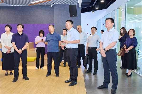 內(nèi)蒙古自治區(qū)人社廳黨組成員、副廳長(zhǎng)王林一行一行蒞臨云科數(shù)據(jù)調(diào)研
