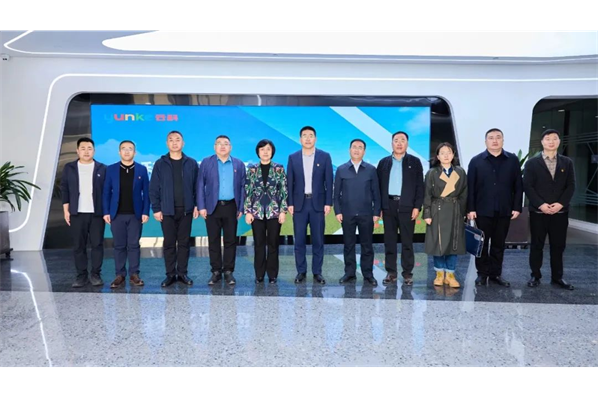 內(nèi)蒙古自治區(qū)退役軍人事務(wù)廳副廳長(zhǎng)鄧偉一行蒞臨云科數(shù)據(jù)參觀(guān)座談
